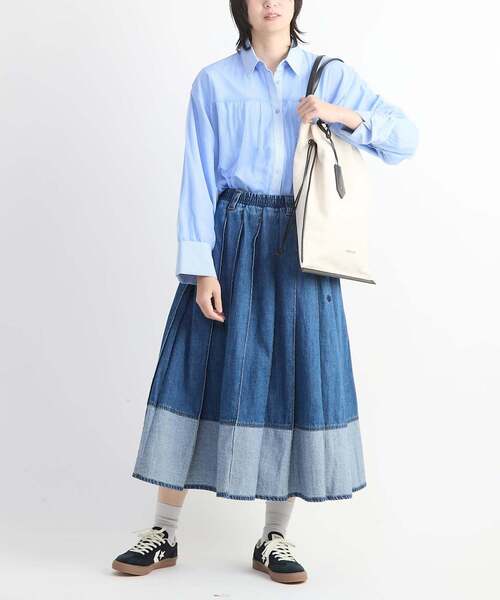 CONVERSE TOKYO（コンバーストウキョウ）の「WIDE PLEATED DENIM FLARE SKIRT（スカート・レディース・インディゴブルー/ブラック・FREE）」の3枚目の写真