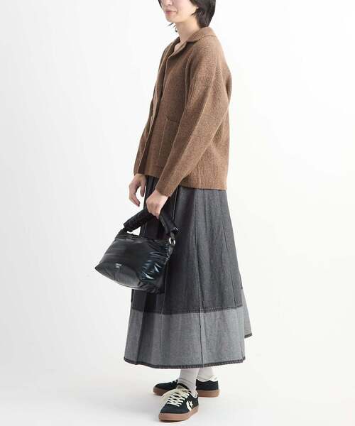 CONVERSE TOKYO（コンバーストウキョウ）の「WIDE PLEATED DENIM FLARE SKIRT（スカート・レディース・インディゴブルー/ブラック・FREE）」の7枚目の写真