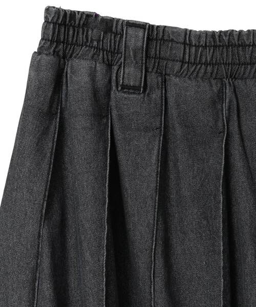 CONVERSE TOKYO（コンバーストウキョウ）の「WIDE PLEATED DENIM FLARE SKIRT（スカート・レディース・インディゴブルー/ブラック・FREE）」の13枚目の写真