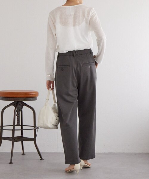 BEARDSLEY（ビアズリー）の「コットン裏毛バレルパンツ（その他パンツ・レディース・ベージュ/チャコールグレー・1/0）」の5枚目の写真