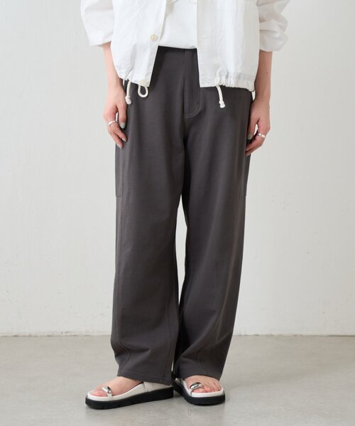 BEARDSLEY（ビアズリー）の「コットン裏毛バレルパンツ（その他パンツ・レディース・ベージュ/チャコールグレー・1/0）」の11枚目の写真