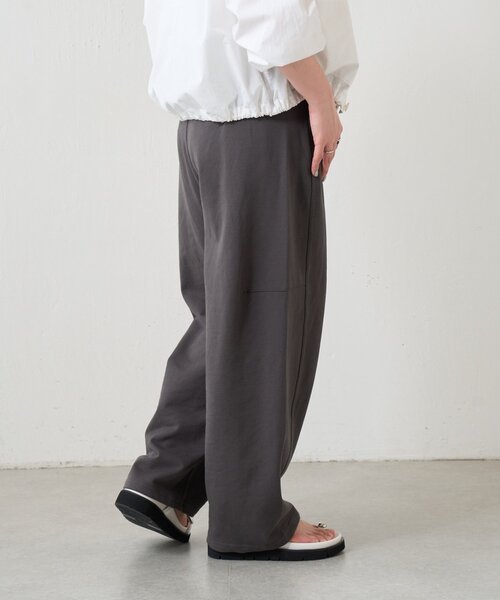 BEARDSLEY（ビアズリー）の「コットン裏毛バレルパンツ（その他パンツ・レディース・ベージュ/チャコールグレー・1/0）」の13枚目の写真