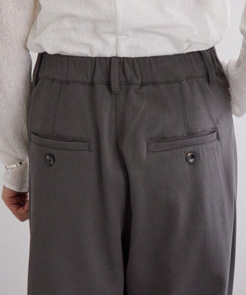 BEARDSLEY（ビアズリー）の「コットン裏毛バレルパンツ（その他パンツ・レディース・ベージュ/チャコールグレー・1/0）」の15枚目の写真