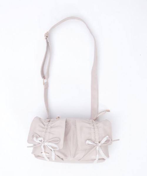 axes femme（アクシーズファム）の「ドロストリボンギャザーバッグ（ボストンバッグ・レディース・ブラック/グレイッシュベージュ・FREE）」の16枚目の写真