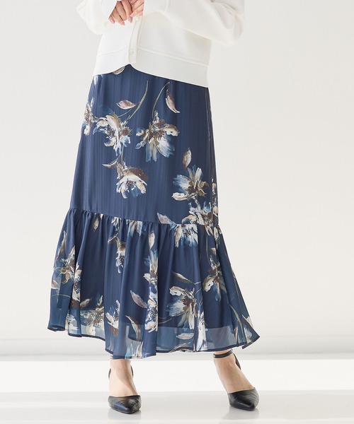 Andemiu(アンデミュウ)の「アートフラワーフレアスカート639353(スカート・レディース・アイボリー/ネイビー・SMALL/MEDIUM)」の1枚目の写真