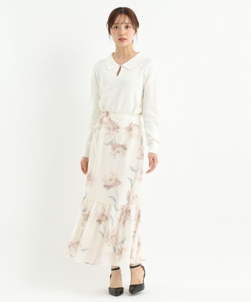 Andemiu(アンデミュウ)の「アートフラワーフレアスカート639353(スカート・レディース・アイボリー/ネイビー・SMALL/MEDIUM)」の4枚目の写真