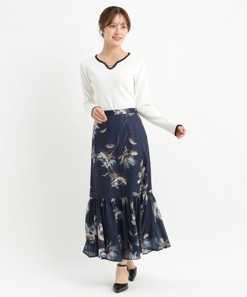 Andemiu(アンデミュウ)の「アートフラワーフレアスカート639353(スカート・レディース・アイボリー/ネイビー・SMALL/MEDIUM)」の5枚目の写真