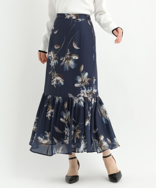 Andemiu(アンデミュウ)の「アートフラワーフレアスカート639353(スカート・レディース・アイボリー/ネイビー・SMALL/MEDIUM)」の7枚目の写真