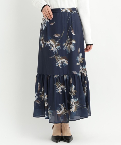 Andemiu(アンデミュウ)の「アートフラワーフレアスカート639353(スカート・レディース・アイボリー/ネイビー・SMALL/MEDIUM)」の8枚目の写真