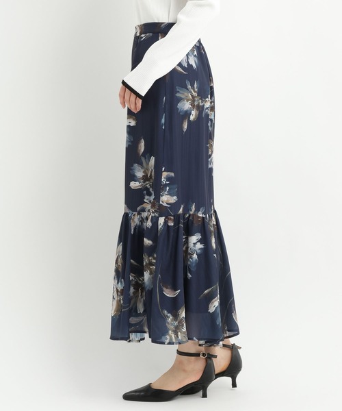 Andemiu(アンデミュウ)の「アートフラワーフレアスカート639353(スカート・レディース・アイボリー/ネイビー・SMALL/MEDIUM)」の9枚目の写真