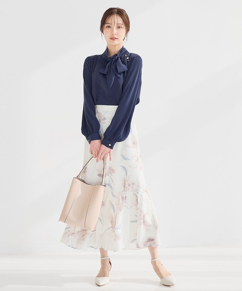 Andemiu(アンデミュウ)の「アートフラワーフレアスカート639353(スカート・レディース・アイボリー/ネイビー・SMALL/MEDIUM)」の18枚目の写真