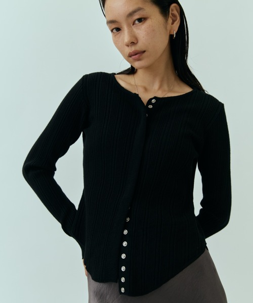 DRWCYS（ドロシーズ）の「スナップボタンリブカーデ（ニット/セーター・レディース・ブラック/グレー/オフホワイト・FREE）」の2枚目の写真