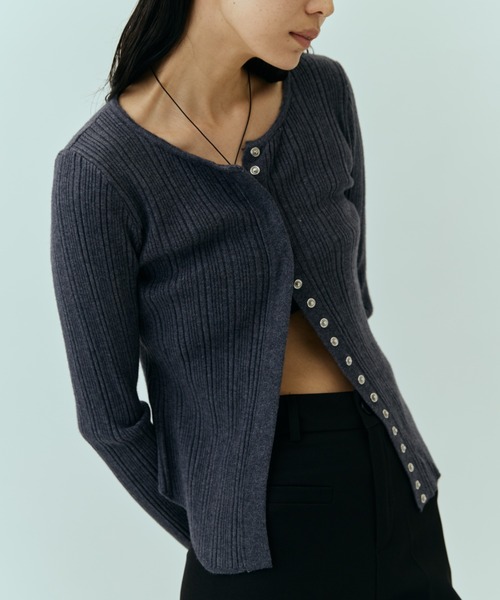 DRWCYS（ドロシーズ）の「スナップボタンリブカーデ（ニット/セーター・レディース・ブラック/グレー/オフホワイト・FREE）」の9枚目の写真