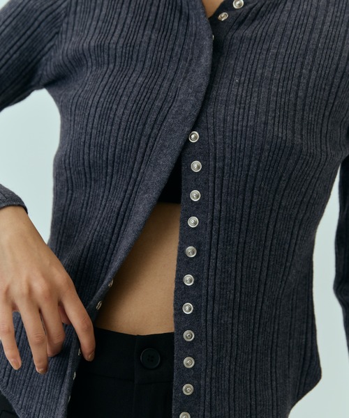 DRWCYS（ドロシーズ）の「スナップボタンリブカーデ（ニット/セーター・レディース・ブラック/グレー/オフホワイト・FREE）」の11枚目の写真