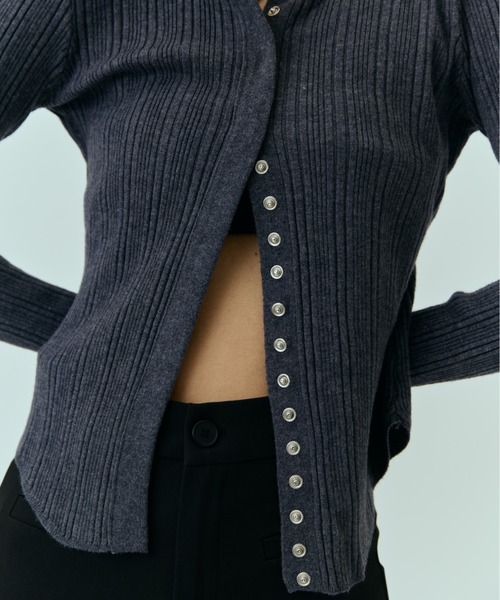 DRWCYS（ドロシーズ）の「スナップボタンリブカーデ（ニット/セーター・レディース・ブラック/グレー/オフホワイト・FREE）」の12枚目の写真