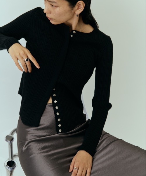 DRWCYS（ドロシーズ）の「スナップボタンリブカーデ（ニット/セーター・レディース・ブラック/グレー/オフホワイト・FREE）」の17枚目の写真