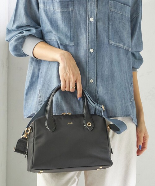 Beau're（ヴュレ）の「BEAURE: ナイロン スクエア テープ ボストン（ボストンバッグ・レディース・ブラック/ネイビー・ONE SIZE）」の2枚目の写真