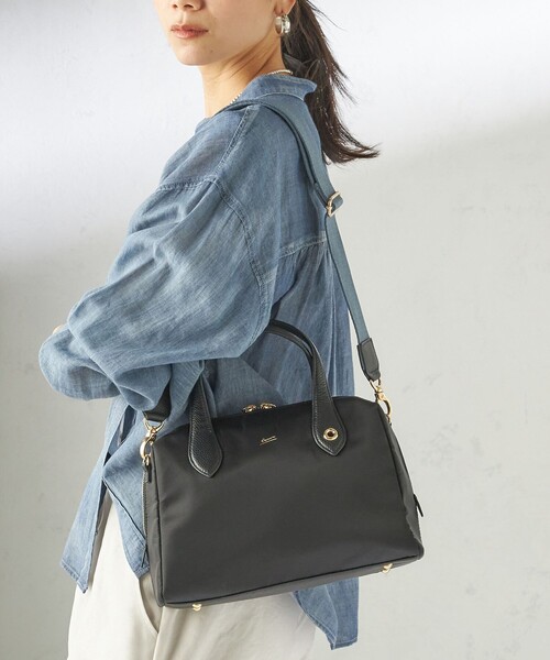 Beau're（ヴュレ）の「BEAURE: ナイロン スクエア テープ ボストン（ボストンバッグ・レディース・ブラック/ネイビー・ONE SIZE）」の4枚目の写真