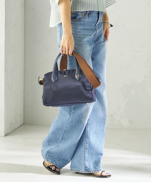 Beau're（ヴュレ）の「BEAURE: ナイロン スクエア テープ ボストン（ボストンバッグ・レディース・ブラック/ネイビー・ONE SIZE）」の8枚目の写真