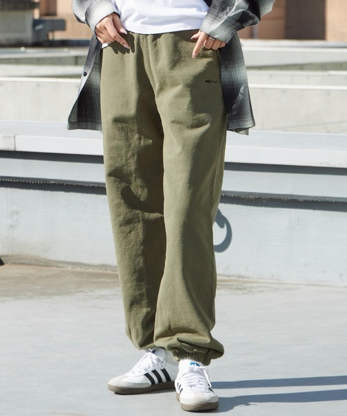 MINE(マイン)の「MINE/マイン GARAMENT-DYE-SWEAT-PANTS-14oz 裏起毛 ロゴ刺繍 イージースウェットパンツ 2026年春夏(スウェットパンツ・メンズ・オリーブ/ブラック・1/2/3/5/4)」の2枚目の写真