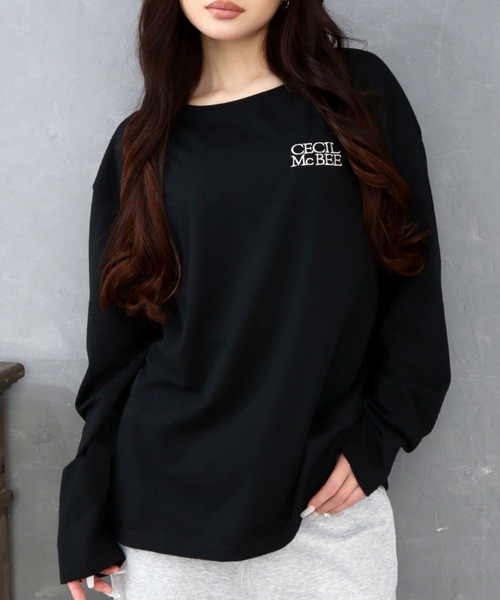 CECIL McBEE(セシルマクビー)の「刺繍ロゴカットプルオーバー(Tシャツ/カットソー・レディース・オフホワイト/ブラック・LARGE/MEDIUM)」の2枚目の写真