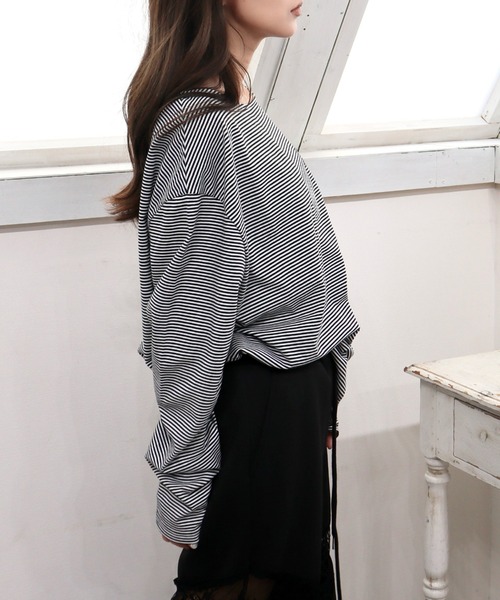 CECIL McBEE(セシルマクビー)の「刺繍ロゴカットプルオーバー(Tシャツ/カットソー・レディース・オフホワイト/ブラック・LARGE/MEDIUM)」の13枚目の写真
