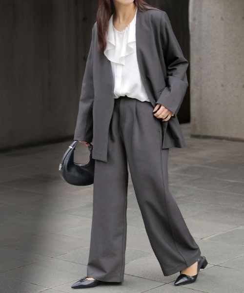 HUG.U（ハグユー）の「「 洗濯機で洗える 」 ジャケット × パンツ 2点セット スーツ（スーツセット・レディース・ベージュ/ダークグレー/ブラック・L(レギュラー丈)/M(レギュラー丈)/L(トール丈)/M(トール丈)）」の3枚目の写真