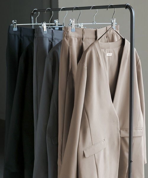 HUG.U（ハグユー）の「「 洗濯機で洗える 」 ジャケット × パンツ 2点セット スーツ（スーツセット・レディース・ベージュ/ダークグレー/ブラック・L(レギュラー丈)/M(レギュラー丈)/L(トール丈)/M(トール丈)）」の9枚目の写真