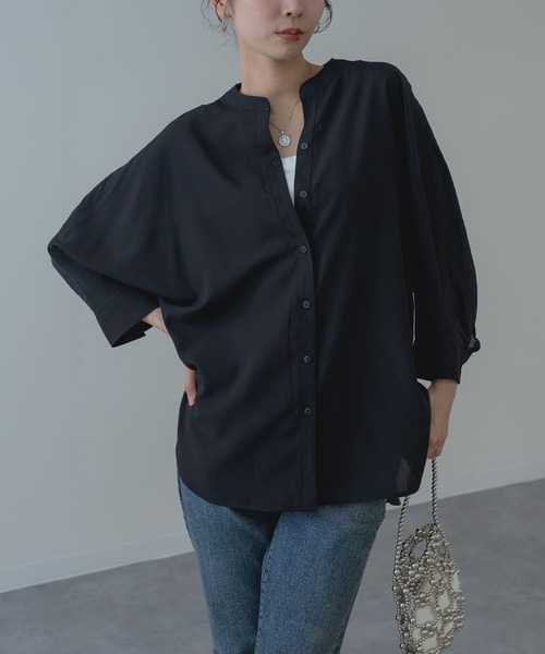ANNA LUNA(アンナルナ)の「【ANNA LUNA】異素材切替 で魅せる ドルマン ブラウス(シャツ/ブラウス・レディース・ブラック/ベージュ/ブルー・MEDIUM)」の2枚目の写真