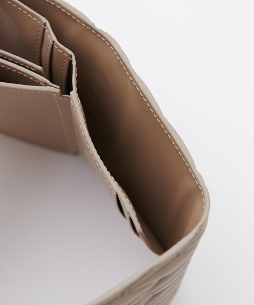 DISCOAT（ディスコート）の「Vキルティングウォレット（財布・レディース・グレイッシュベージュ/ブラック/ピンク/イエロー・FREE）」の7枚目の写真