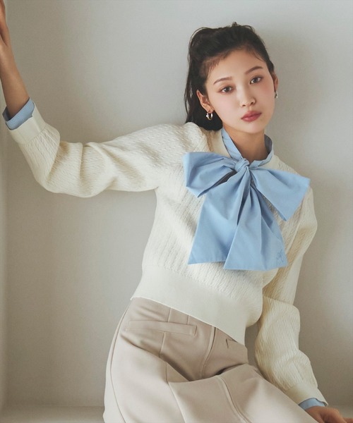 AND COUTURE(アンドクチュール)の「ボウタイニットプルオーバー(ニット/セーター・レディース・ネイビー/ライトグレー/アイボリー・FREE)」の1枚目の写真