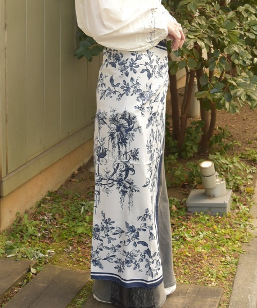 axes femme（アクシーズファム）の「フラワースケッチ柄スカーフ（マフラー・レディース・ホワイト・FREE）」の3枚目の写真