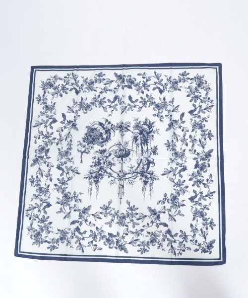 axes femme（アクシーズファム）の「フラワースケッチ柄スカーフ（マフラー・レディース・ホワイト・FREE）」の5枚目の写真