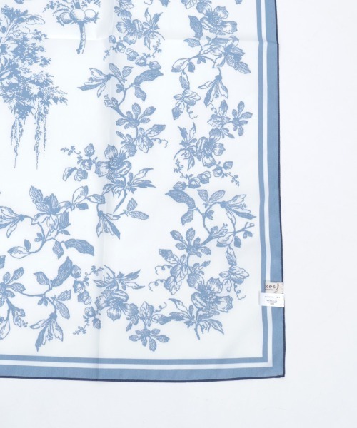 axes femme（アクシーズファム）の「フラワースケッチ柄スカーフ（マフラー・レディース・ホワイト・FREE）」の9枚目の写真