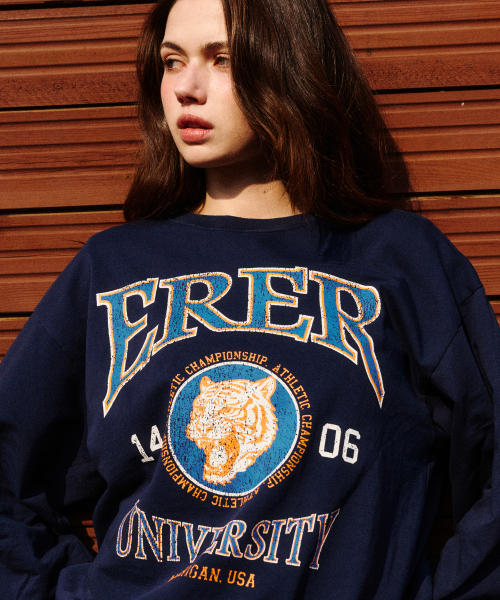 ERER(エルエル)の「Tiger Print Vintage Sweatshirt Navy(スウェット・レディース・ネイビー・2/1)」の2枚目の写真