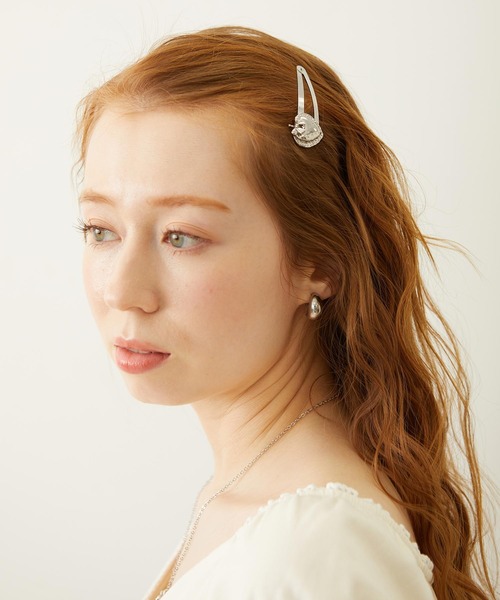 MILKFED.(ミルクフェド)の「STRAWBERRY HAIR CLIP(ヘアピン・レディース・シルバー/ゴールド・ONE SIZE)」の13枚目の写真