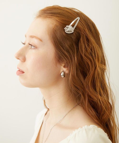 MILKFED.(ミルクフェド)の「STRAWBERRY HAIR CLIP(ヘアピン・レディース・シルバー/ゴールド・ONE SIZE)」の14枚目の写真