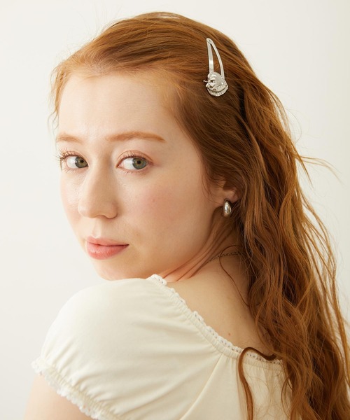 MILKFED.(ミルクフェド)の「STRAWBERRY HAIR CLIP(ヘアピン・レディース・シルバー/ゴールド・ONE SIZE)」の15枚目の写真