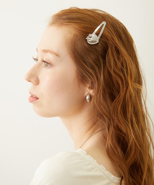 MILKFED.(ミルクフェド)の「STRAWBERRY HAIR CLIP(ヘアピン・レディース・シルバー/ゴールド・ONE SIZE)」の16枚目の写真