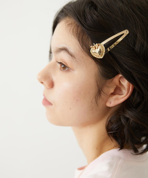 MILKFED.(ミルクフェド)の「STRAWBERRY HAIR CLIP(ヘアピン・レディース・シルバー/ゴールド・ONE SIZE)」の3枚目の写真