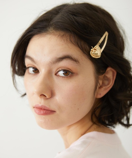 MILKFED.(ミルクフェド)の「STRAWBERRY HAIR CLIP(ヘアピン・レディース・シルバー/ゴールド・ONE SIZE)」の4枚目の写真