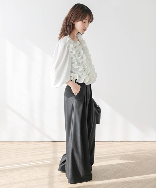 AMELY(エミリー)の「フロントフリルデザインブラウス(シャツ/ブラウス・レディース・ブラック/ホワイト・フリー)」の3枚目の写真