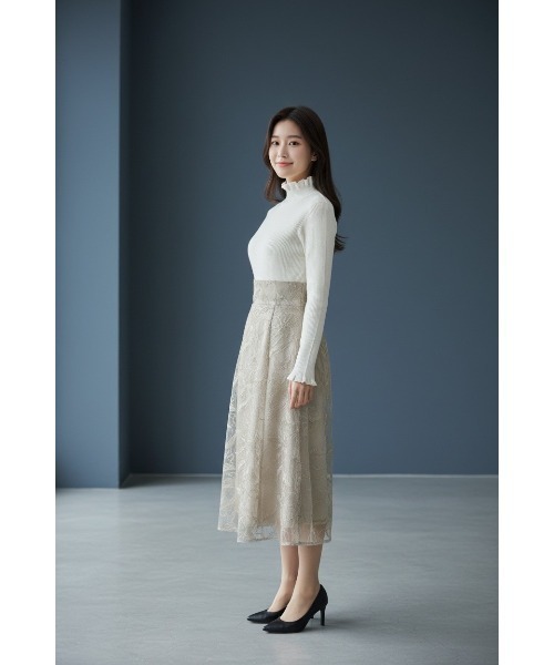 SWINGLE(スウィングル)の「フリルネックリブニットプルオーバー(Tシャツ/カットソー・レディース・オフホワイト/ブラック/ピンク/サックスブルー・フリー)」の1枚目の写真