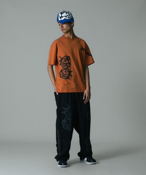 XLARGE(エクストララージ)の「ALLOVER PRINTED S/S TEE(Tシャツ/カットソー・メンズ・オレンジ/ホワイト/ブラック・S/M/L/XL)」の9枚目の写真