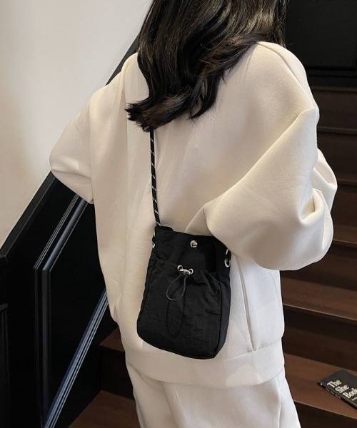 Beststore(ベストストア)の「巾着ミニショルダーバッグ サコッシュ ドローストリング 軽量(ショルダーバッグ・レディース・カーキ/ブラック/ブルー/オフホワイト/ベージュ/ブラック系/ホワイト系/レッド系・FREE)」の10枚目の写真