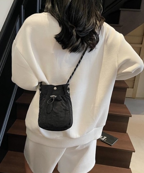 Beststore(ベストストア)の「巾着ミニショルダーバッグ サコッシュ ドローストリング 軽量(ショルダーバッグ・レディース・カーキ/ブラック/ブルー/オフホワイト/ベージュ/ブラック系/ホワイト系/レッド系・FREE)」の11枚目の写真