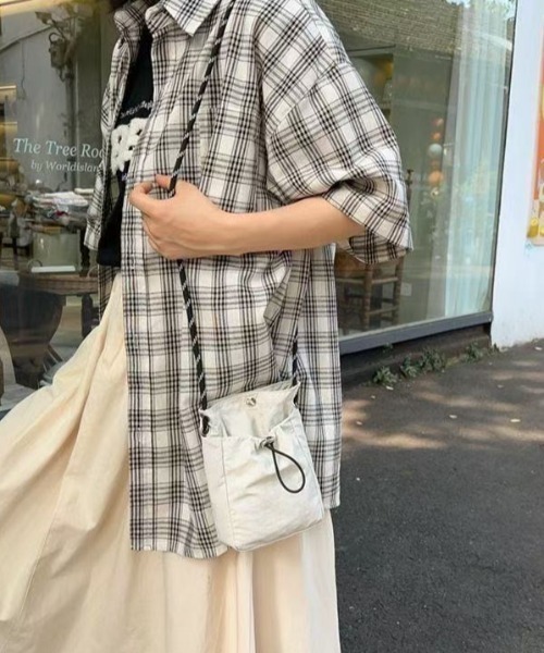 Beststore(ベストストア)の「巾着ミニショルダーバッグ サコッシュ ドローストリング 軽量(ショルダーバッグ・レディース・カーキ/ブラック/ブルー/オフホワイト/ベージュ/ブラック系/ホワイト系/レッド系・FREE)」の17枚目の写真