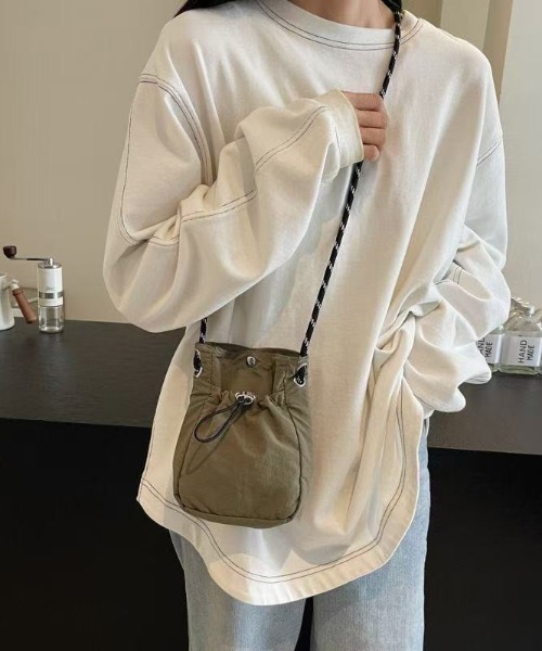 Beststore(ベストストア)の「巾着ミニショルダーバッグ サコッシュ ドローストリング 軽量(ショルダーバッグ・レディース・カーキ/ブラック/ブルー/オフホワイト/ベージュ/ブラック系/ホワイト系/レッド系・FREE)」の19枚目の写真