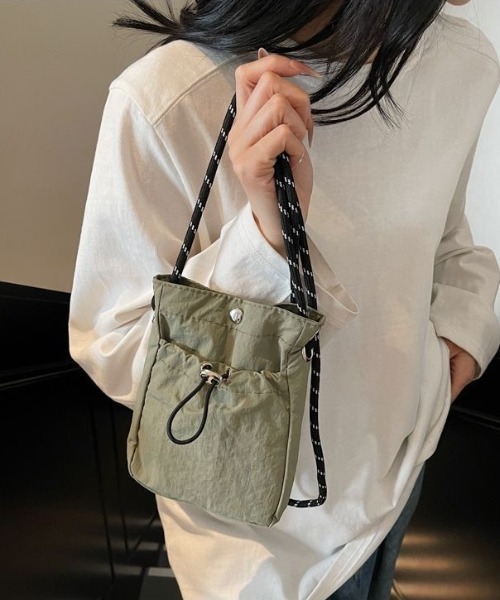 Beststore(ベストストア)の「巾着ミニショルダーバッグ サコッシュ ドローストリング 軽量(ショルダーバッグ・レディース・カーキ/ブラック/ブルー/オフホワイト/ベージュ/ブラック系/ホワイト系/レッド系・FREE)」の20枚目の写真