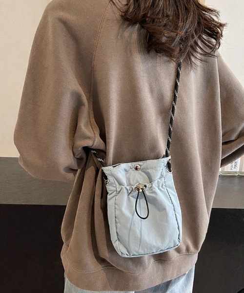 Beststore(ベストストア)の「巾着ミニショルダーバッグ サコッシュ ドローストリング 軽量(ショルダーバッグ・レディース・カーキ/ブラック/ブルー/オフホワイト/ベージュ/ブラック系/ホワイト系/レッド系・FREE)」の22枚目の写真